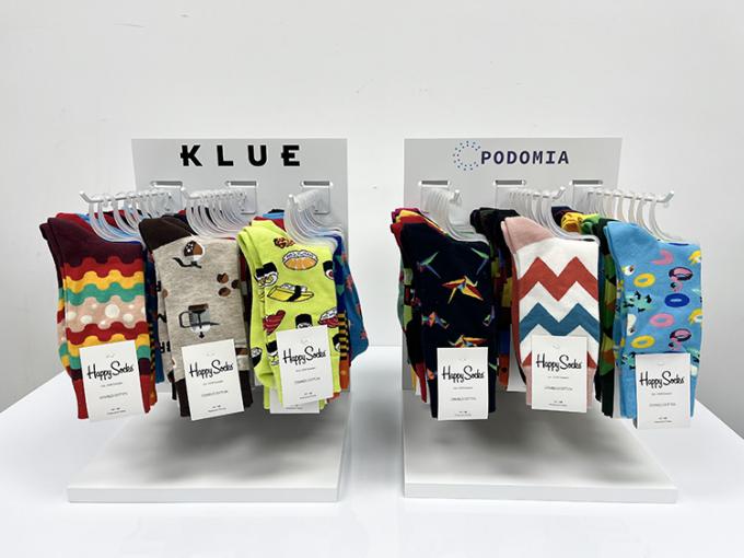 Kleinschappen sokken hangend Custom tafelbank sokken display racks 3 Pigs voor winkel