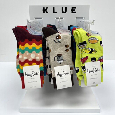 China Kleinschappen sokken hangend Custom tafelbank sokken display racks 3 Pigs voor winkel leverancier