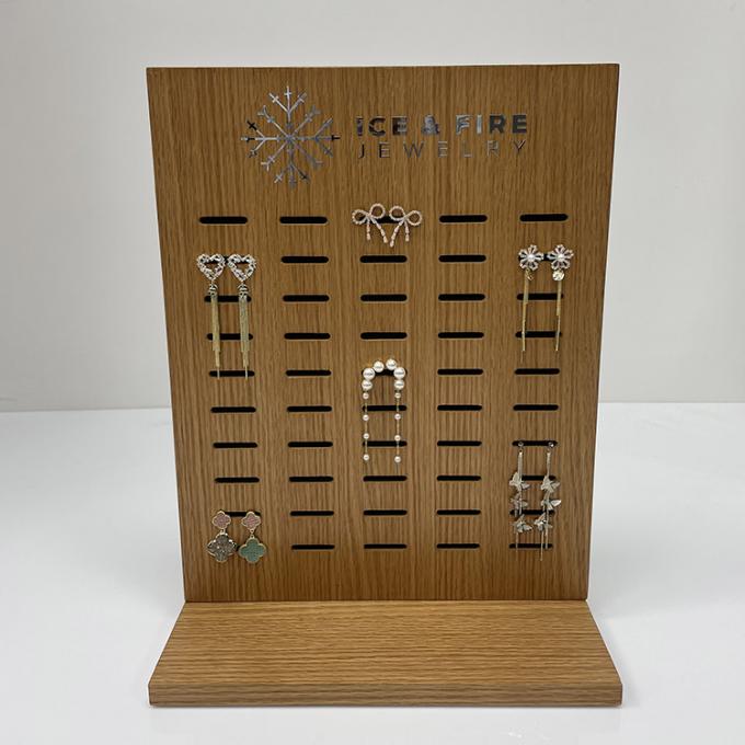 Op maat gemaakte oorbellendisplays helpen u op 5 manieren bij de merchandising in de detailhandel